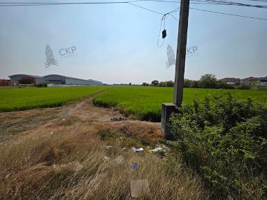 ขาย ที่ดินเปล่า ติดถนนใหญ่ ใกล้ขนส่ง เหมาะสำหรับทำสถานีพักรถ คาเฟ