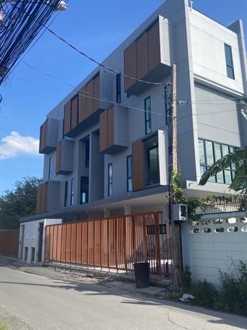 ให้เช่าโฮมออฟฟิศ 3.5 ชั้น 50 ตร.ว. ถนนรัชดาภิเษก ซอยรัชดาภิเษก 32