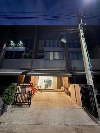 ให้เช่าทาวน์โฮม 3 ชั้น บ้านกลางเมือง พระราม 9 กรุงเทพกรีฑา