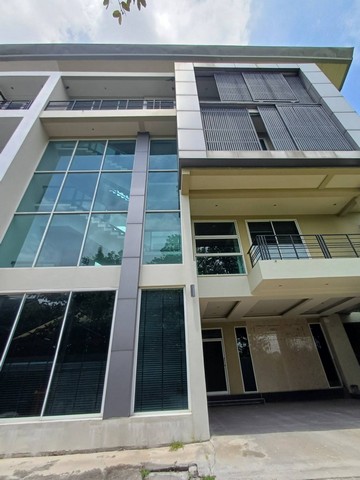 ขายโฮมออฟฟิต4ชั้น600ตรม.ห้องมุมย่านรามอินทราใกล้แฟชั่นไอแลนส์