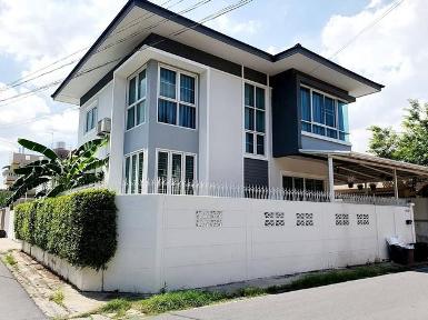 ให้เช่าบ้านเดี่ยว 2 ชั้น บ้านสร้างเอง ซ.เสรีไทย 26 ใกล้มอเตอร์เวย