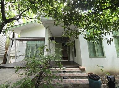 บ้านพร้อมที่ดิน ถนนพญาไท ซอยประดิพัทธ์ เนื้อที่ 214 ตรว.