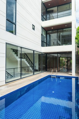 ให้เช่าบ้านเดี่ยว4ชั้นย่านอารีย์ พญาไท 750 ตร.ม.พร้อมสระส่วนตัว