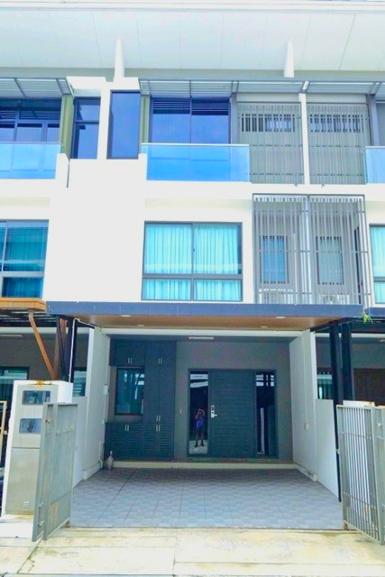 ถูกสุด ลด36% ทาวน์โฮมสุดหรู 3 ชั้น เลียบด่วนเอกมัย เดอะวอล์ค เกษต