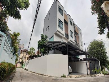 ขายทาวน์โฮม 3.5ชั้น หลังมุม 42.3 ตรว.ลาดพร้าว25 ใกล้MRTลาดพร้าว