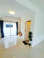 ทาวน์โฮม 2ชั้น  2 นอน สตรีทมาร์เก็ต800ม. ดูโฮม ประชาอุทิศ90 1กม. 