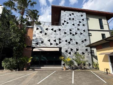 ให้เช่าสำนักงานพร้อมใช้ 3 ชั้น 590 ตรม. ลาซาล สุขุมวิท105 จอดรถหล