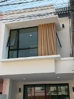 ขายทาวน์โฮม 2 ชั้น 18 ตรว. ม.เฟิสท์โฮม ซอยวัชรพล1 ใกล้ตลาดถนอมมิต
