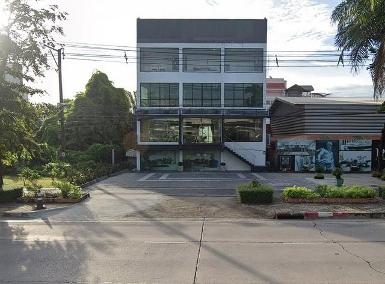 ให้เช่าอาคารโชว์รูม 4 ชั้น 1200 ตรม. เลียบด่วนเอกมัย ติดถนนใหญ่