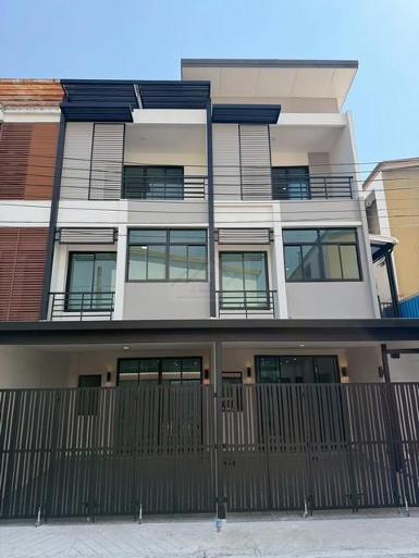 ขายทาวน์โฮม 3 ชั้น โครงการซิกเนเจอร์ ถนนวัชรพล ซอยวัชรพล 2 