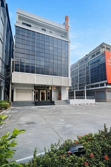 อิมพีเรียลเวิลด์สำโรง 500 ม.อาคารพาณิชย์ให้เช่า 6 ชั้น รีโนเวทใหม