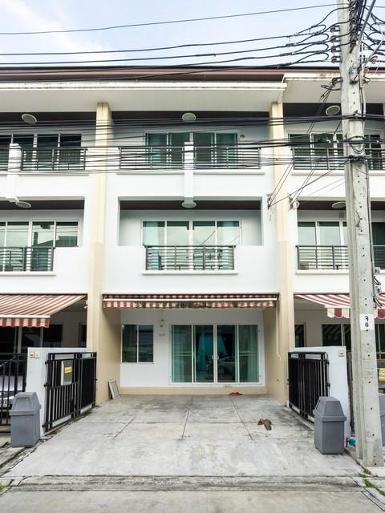 ให้เช่าทาวน์โฮม 3 ชั้น บ้านกลางเมือง ลาดพร้าว 71 นาคนิวาส 34