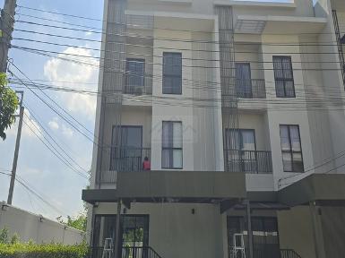 ให้เช่าโฮมออฟฟิศ 3 ชั้น ห้องมุม 53.9 ตรว.Villa Albero กรุงเทพกรีฑ