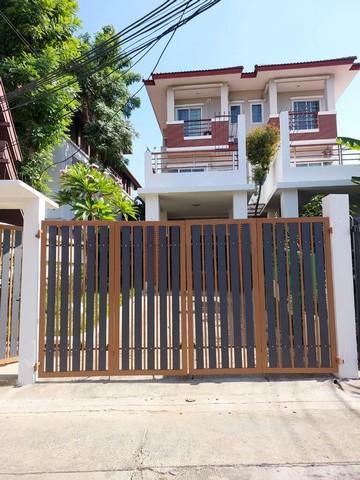 ให้เช่าทาวน์โฮม 3 ชั้น ถนนเย็นอากาศ ใกล้ถนนสาทร พระราม 4 สีลม พระ