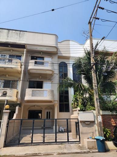 ให้เช่าทาวน์โฮม 3 ชั้น 200 ตรม. 4 นอน ลาดพร้าว 84 ประประดิษฐ์มนูธ