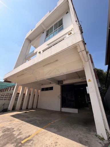 ให้เช่าโฮมออฟฟิศ 3 ชั้น + ดาดฟ้า 750 ตรม. ย่านเพชรบุรี &ndash; พระราม 9