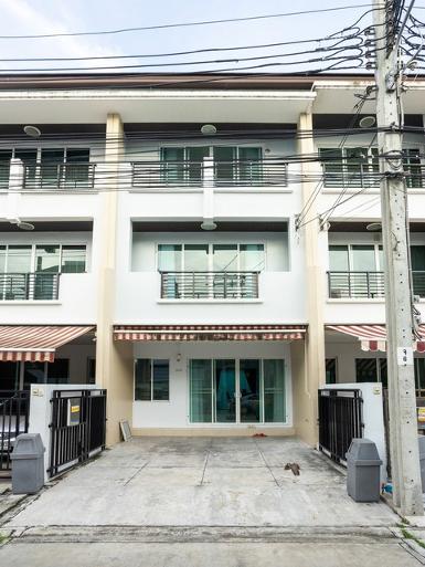 ให้เช่าทาวน์โฮม 3 ชั้น บ้านกลางเมือง นาคนิวาส34 เฟอร์พร้อมอยู่