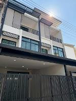 ขายทาวน์โฮม 3 ชั้น ซิกเนเจอร์ ถนนวัชรพล ซอยวัชรพล 2 หลังตลาดถนอมม