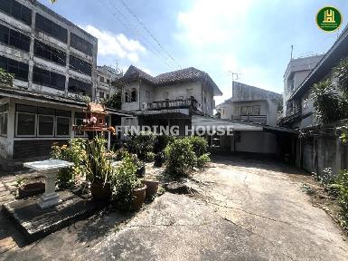ขายบ้านเก่า 100 ปี ซอยสามเสน 26 ตรงข้ามโรงเรียนราชินีบน