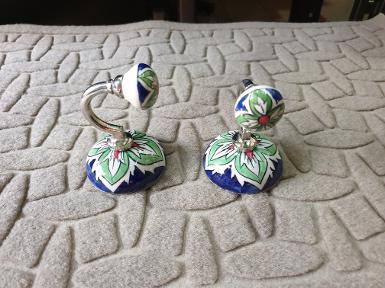 Ceramic hook item code UCH018 size base wide 50 mm. Ceramic hook item code UCH018 size base wide 50 mm.